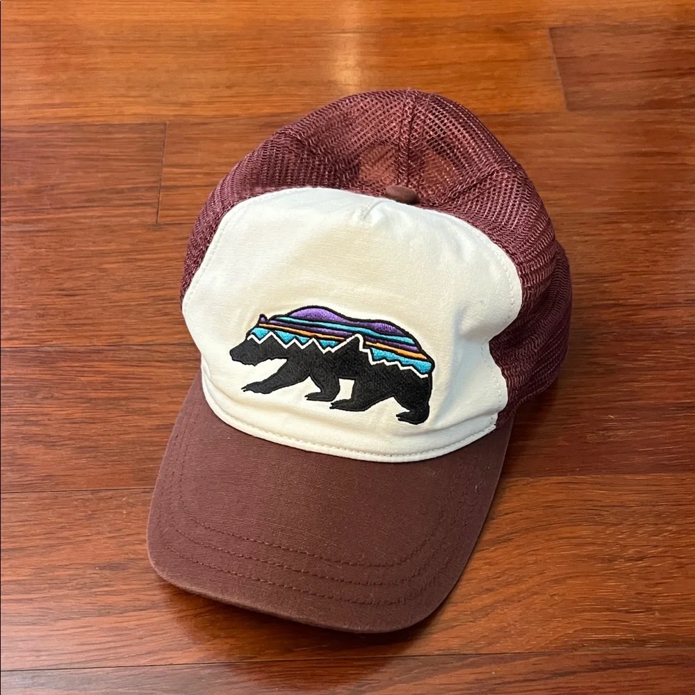 ⭐️ Patagonia Bear Trucker Hat